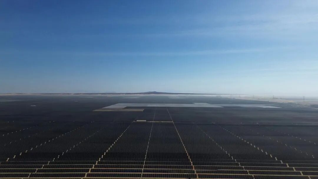 9.沙特阿尔舒巴赫2.6吉瓦光伏电站.jpg 9.沙特阿尔舒巴赫2.6吉瓦光伏电站.jpg