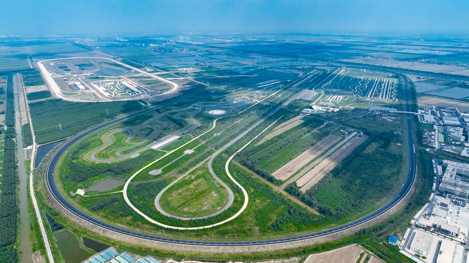 4.国内首个专门用于智能网联汽车和自动驾驶汽车研发测试的大型综合封闭试验场——中汽股份长三角(盐城)智能网联汽车试验场.jpg 4.国内首个专门用于智能网联汽车和自动驾驶汽车研发测试的大型综合封闭试验场——中汽股份长三角(盐城)智能网联汽车试验场.jpg