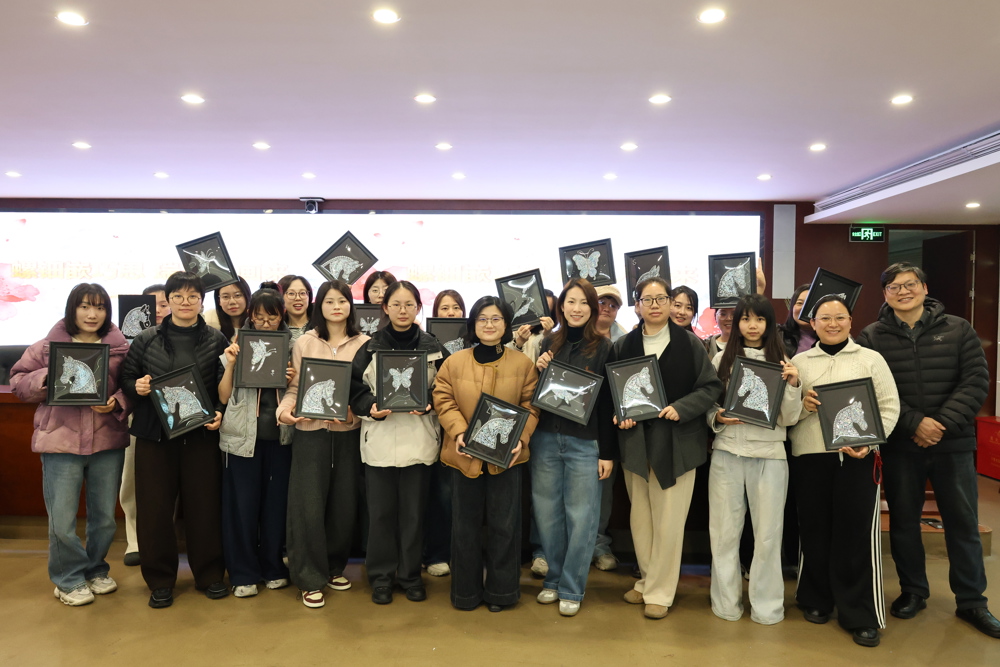 安装总部活动合照