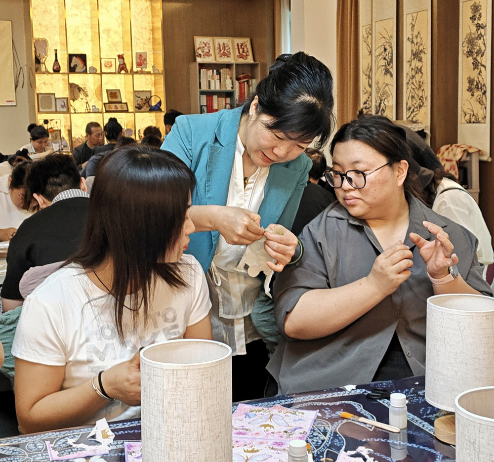 “迎双节·话团圆·颂祖国”天伟化工有限公司开展创意手工作品主题活动（图2）
